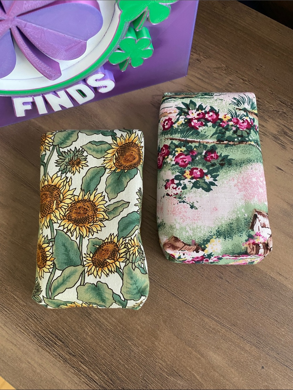 Handmade Fabric Tissue Holder (one) with tissues - Picture 2 of 2